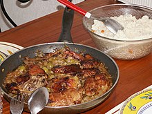 Yassa de poulet (csirke rizzsel)