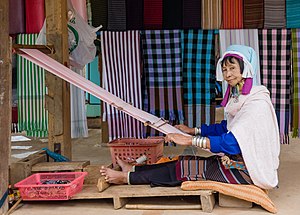 Tachileik Myanmar Kayan-People-Woman-03.jpg