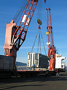 Project cargo unloading direct to rail car using ship's crane